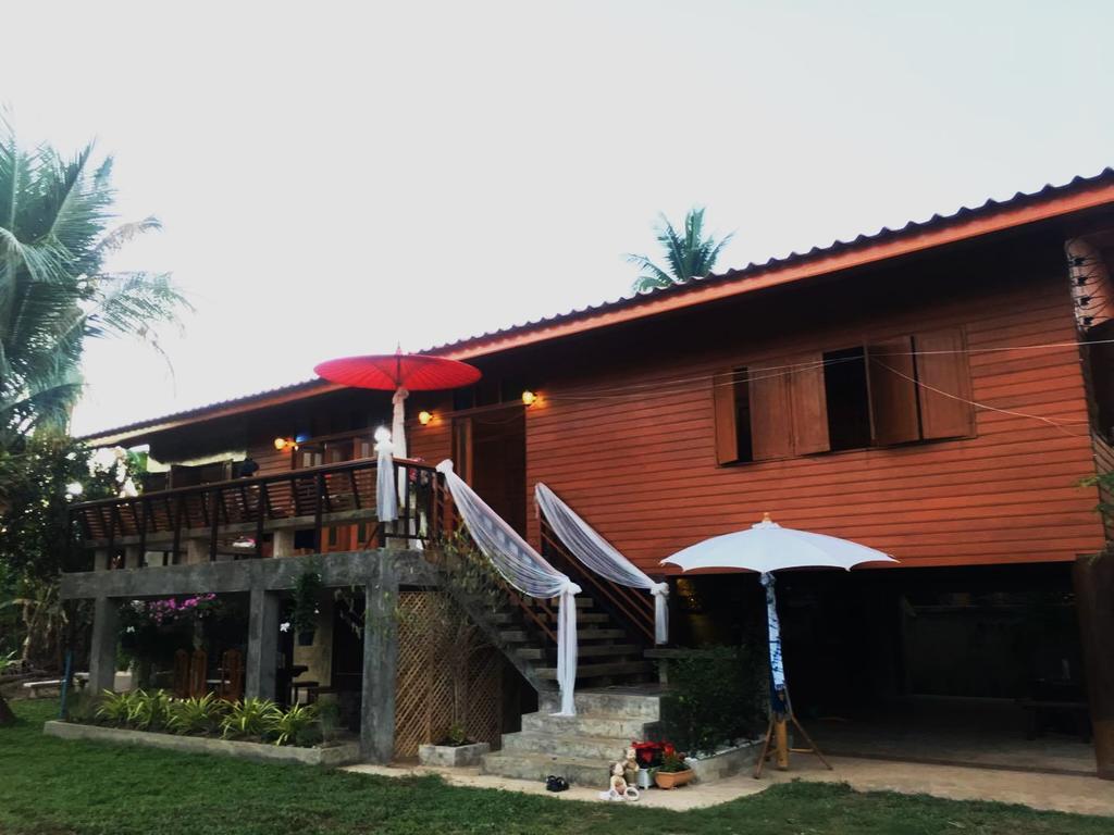 Saduemuenghomestay Phrae Buitenkant foto